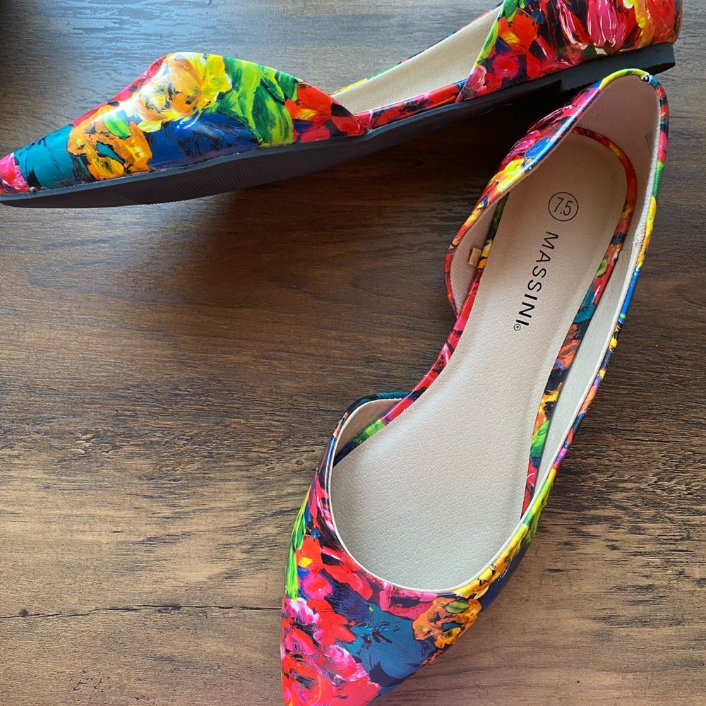 Massini Vibrant Floral Women's Flats - Picture 4 of 4
